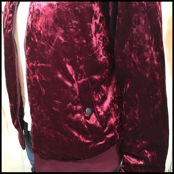Velvet Bomber - Picture 5 of 8